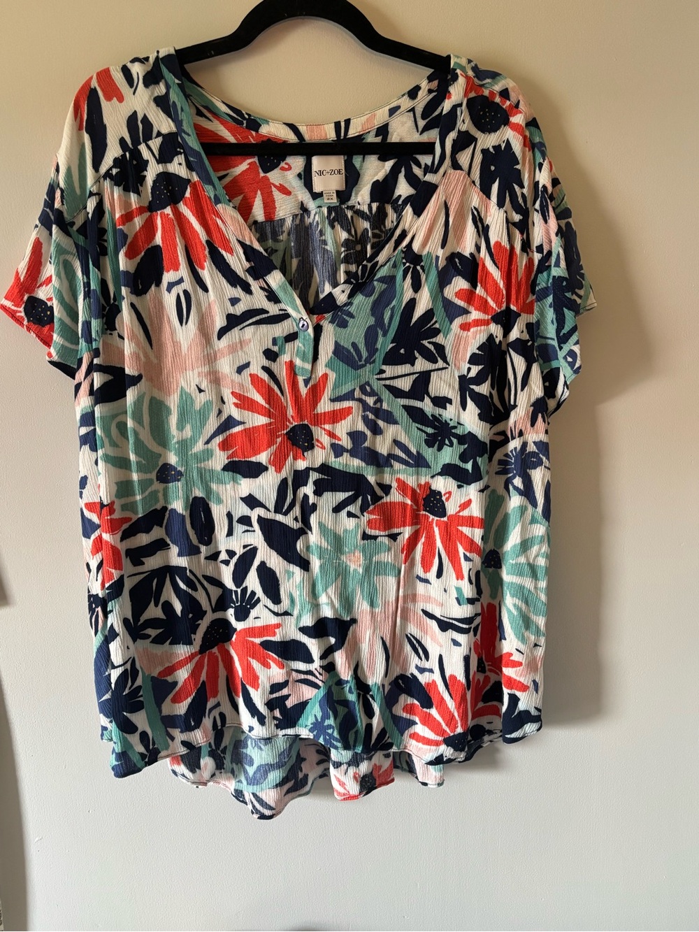 NIC+ZOE Floral V-Neck Short Sleeve Top in Navy, Coral, Mint, Pink